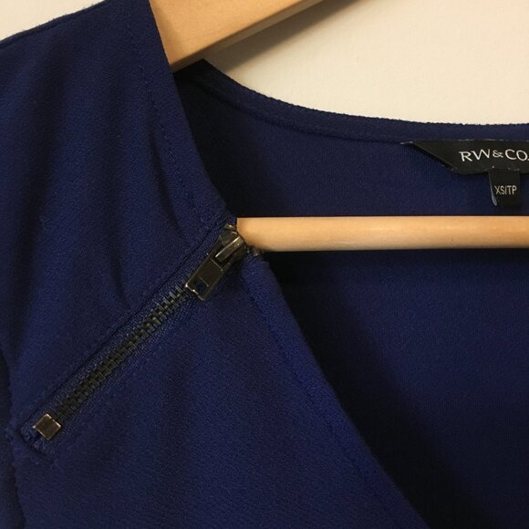 RW&CO. Dark True Blue Zipper Shoulder V-Neck Tank Top Blouse - Picture 3 of 12